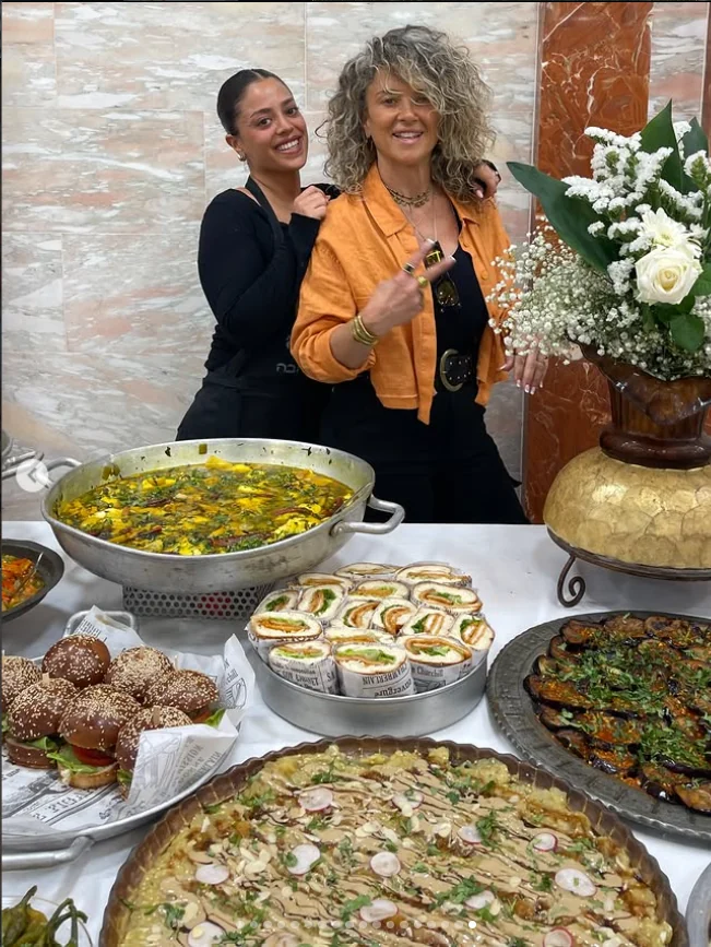 אירוח פרטי עם שולחן שפע